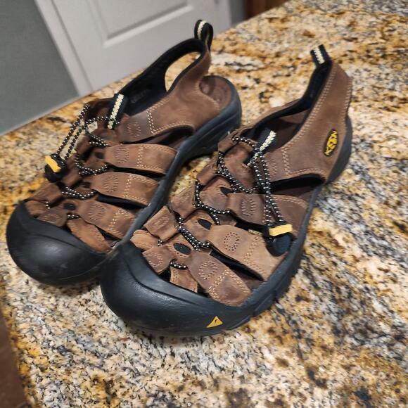 Keen Brown Outdoor Sandals 8.5 US Mens hiking Trail Water Leather Shoes Sandals